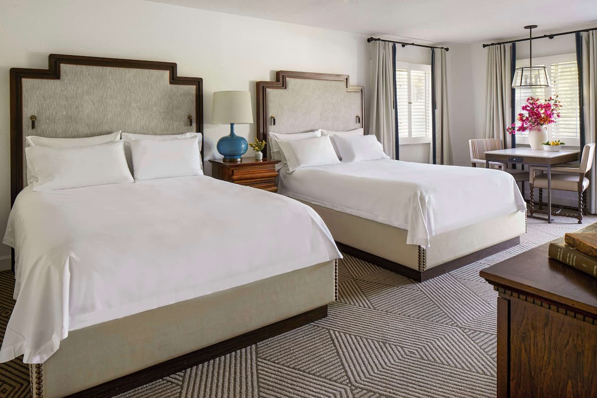 Habitación, 2 camas Queen size, aire acondicionado, vista a la montaña | Ropa de cama de alta calidad y minibar