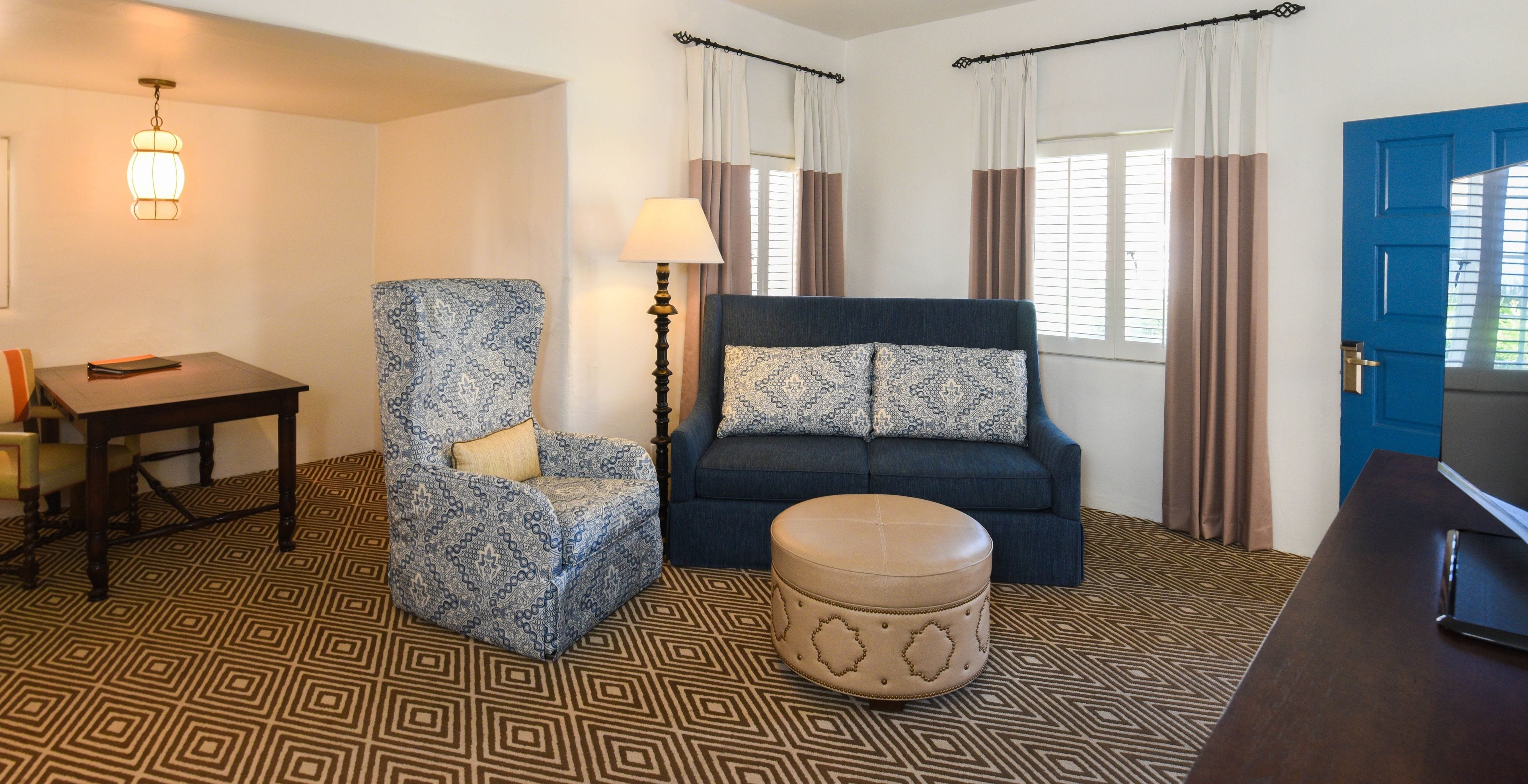 saint suite 1 king | living area | 42-inch lcd tv with cable channels, tv