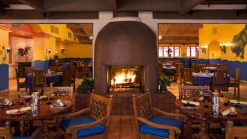 4 restaurants, dinner served