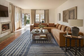 Suite, 1 King-Bett und Schlafsofa, Kochnische | Wohnbereich