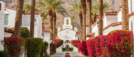 Couples treatment rooms, hot tub, steam room, body treatments