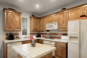 Suite, 1 King Bed with Sofa bed, Kitchen | Private kitchen | Coffee/tea maker - La Quinta Resort & Club, Curio Collection by Hilton (La Quinta)