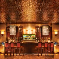 5 bares y bar junto a la piscina