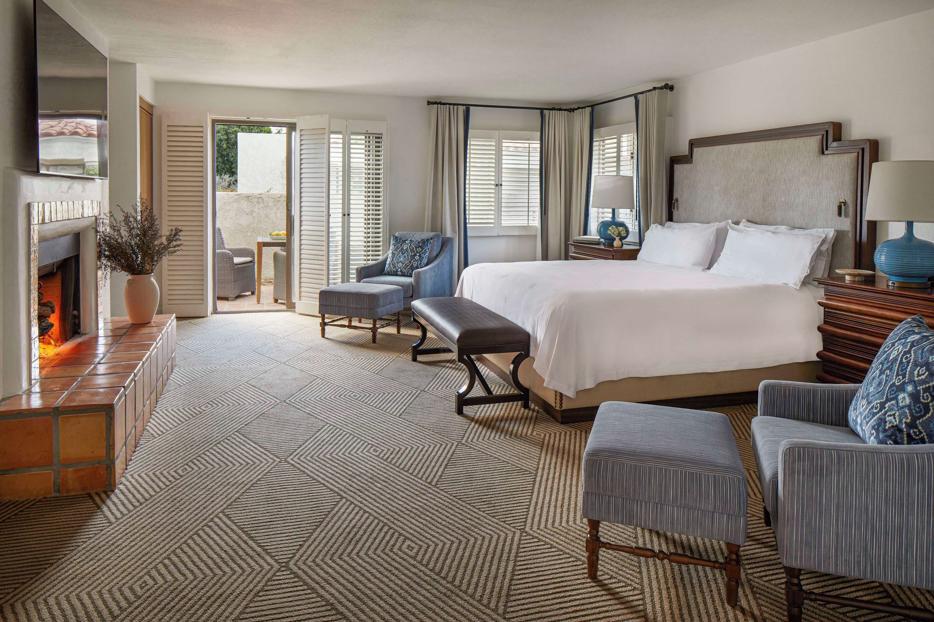 executive suite 1 king | premium bedding, minibar, in-room safe, iron/ironing board