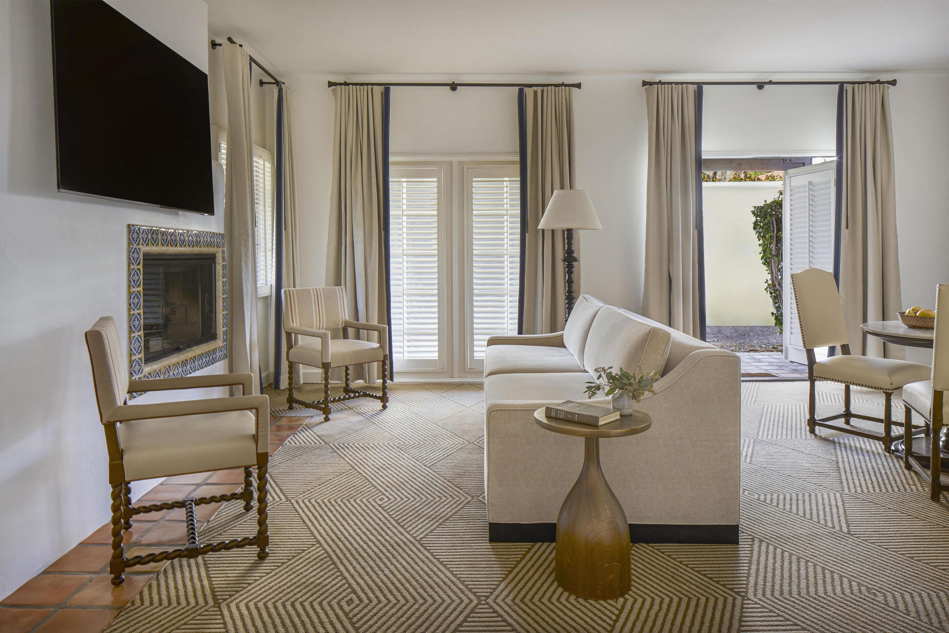Suite, 1 King Bed, Kitchenette | Living area | 42-inch LCD TV with cable channels, TV