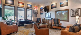 贝斯特韦斯特水牛城普拉斯修尔住宿酒店