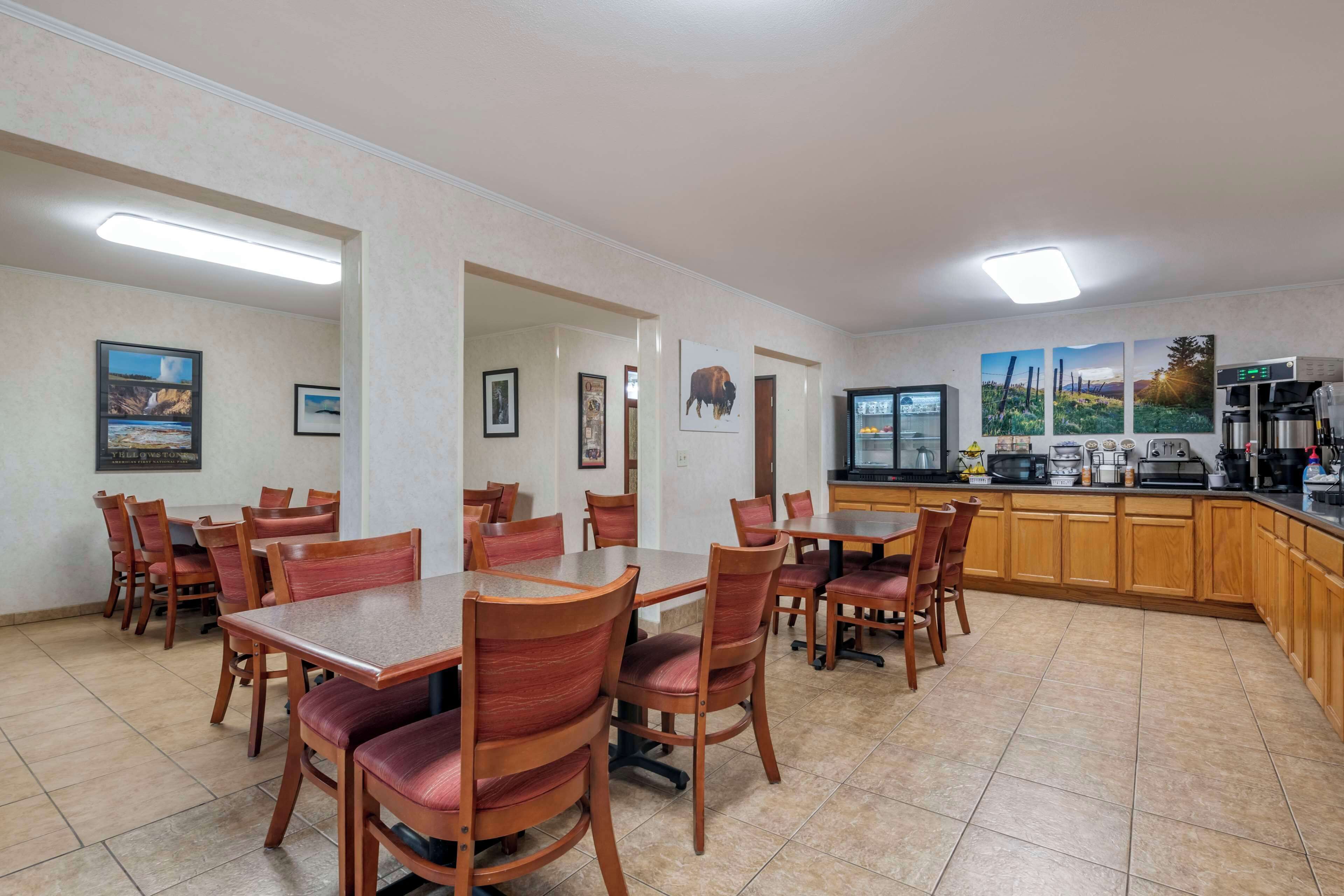 free daily full breakfast