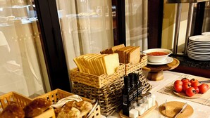Desayuno buffet todos los días (con cargo)