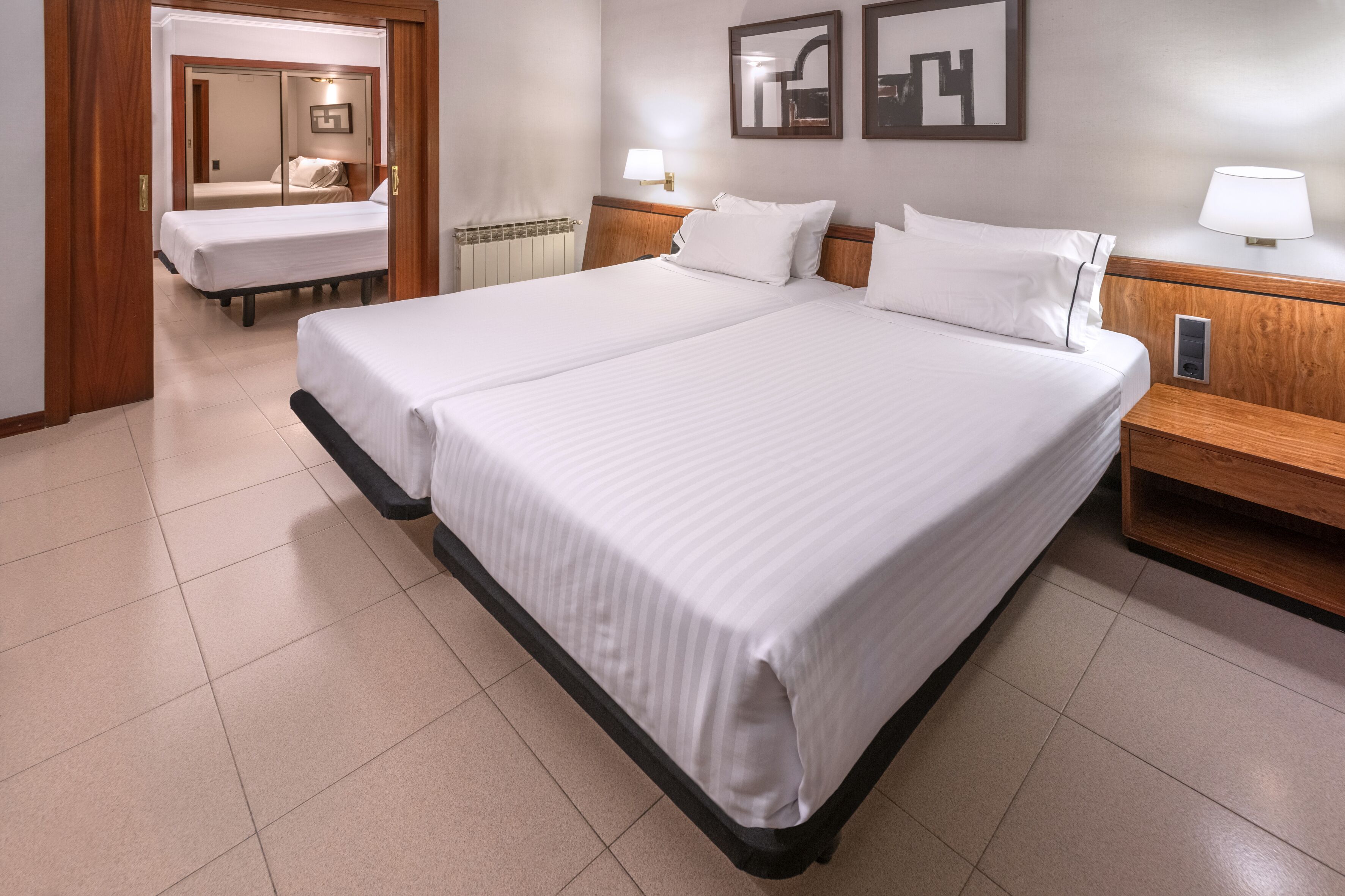 quadruple room | 1 bedroom, minibar, in-room safe, desk