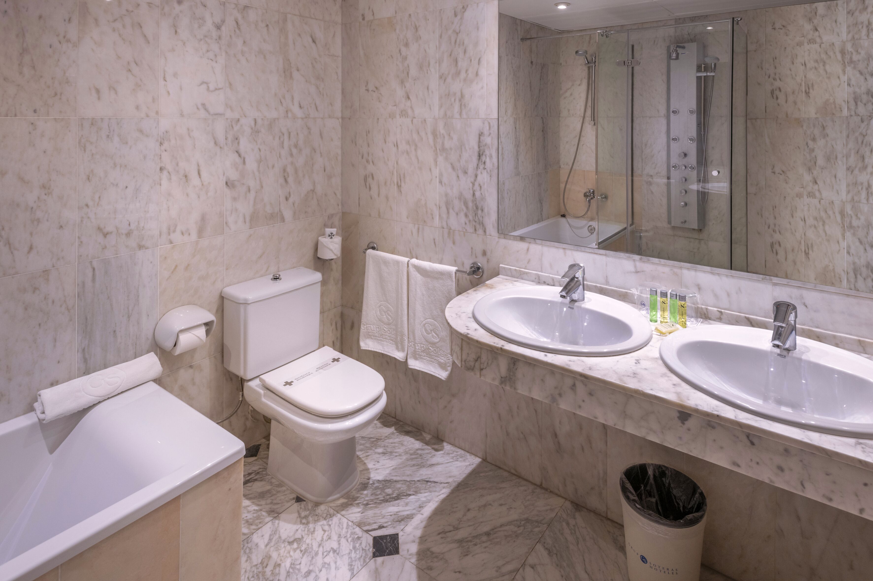 free toiletries, towels