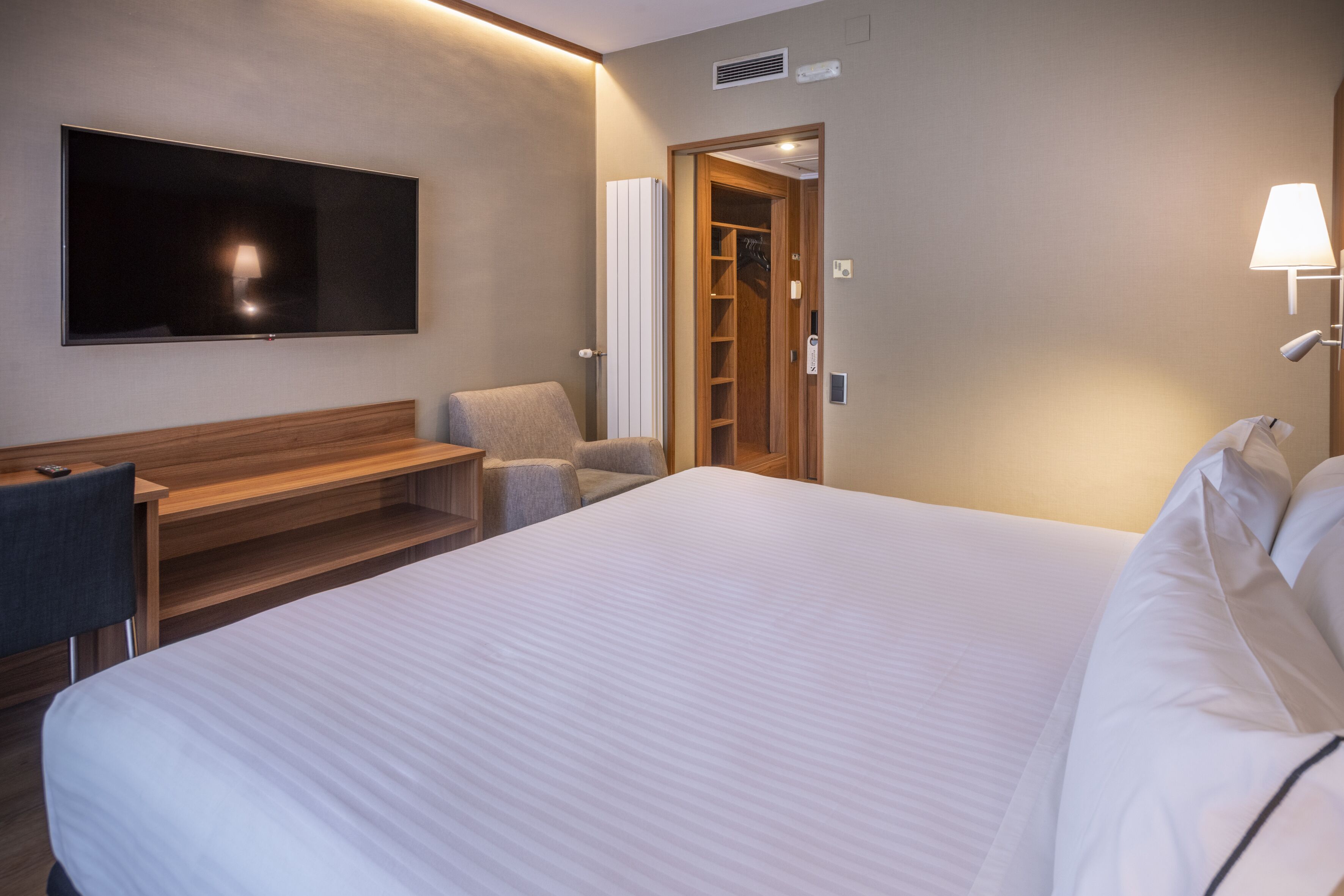 1 bedroom, minibar, in-room safe, desk