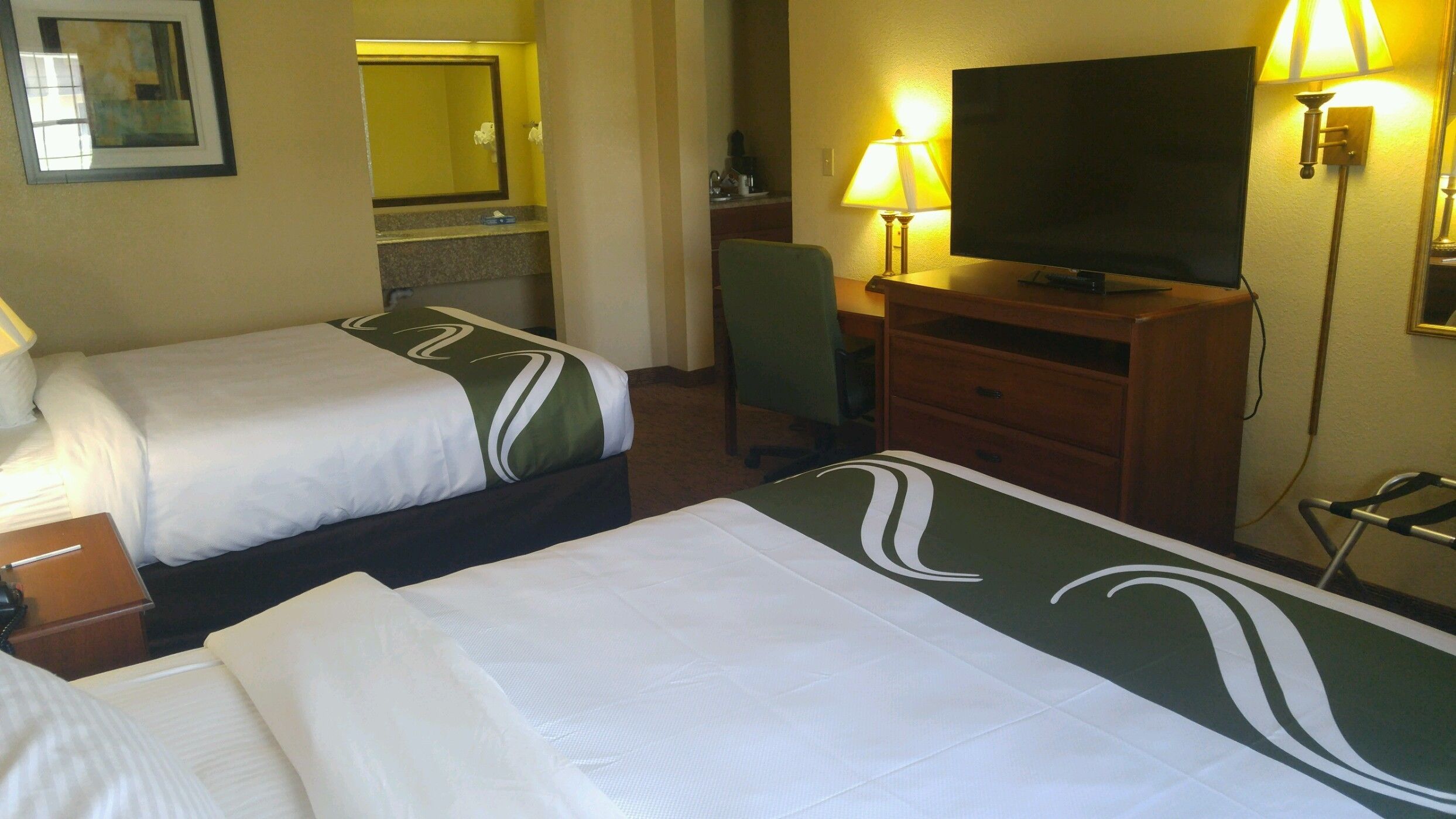 客房內保險箱、熨斗/熨衣板、免費無線上網、床單