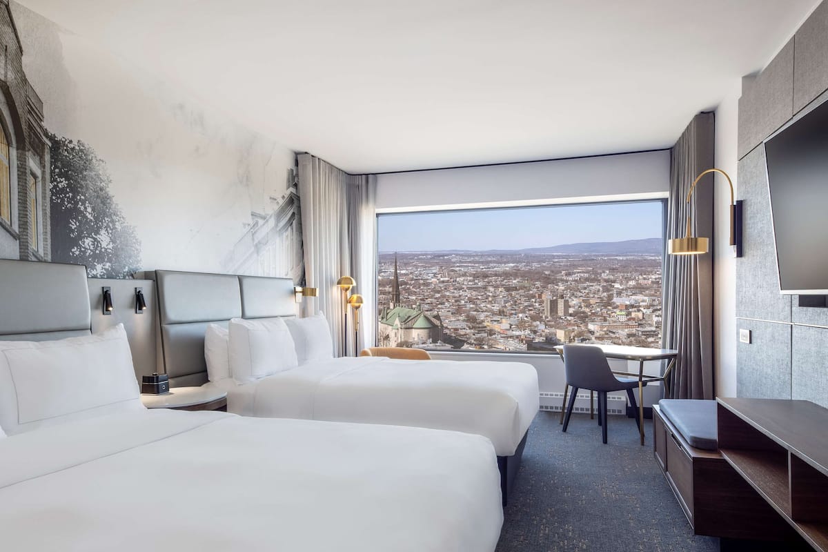Premium bedding, down comforters, in-room safe, desk