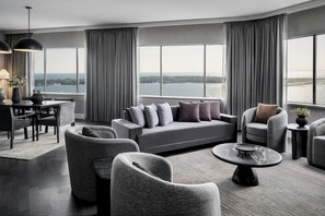 Pillowtop beds, in-room safe, desk, laptop workspace