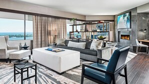 A modern living room with a fireplace, large windows, and a view of the outdoors. - The Westin Harbour Castle, Toronto (Toronto)