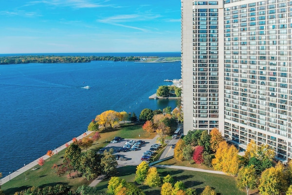 Pillowtop beds, in-room safe, desk, laptop workspace