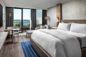 Premium Room, 1 King Bed, Balcony, Lake View | Pillowtop beds, in-room safe, desk, laptop workspace - The Westin Harbour Castle, Toronto (Toronto)