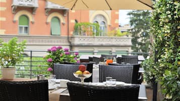 Enjoy al fresco dining in a serene setting surrounded by lush greenery and elegant architecture.