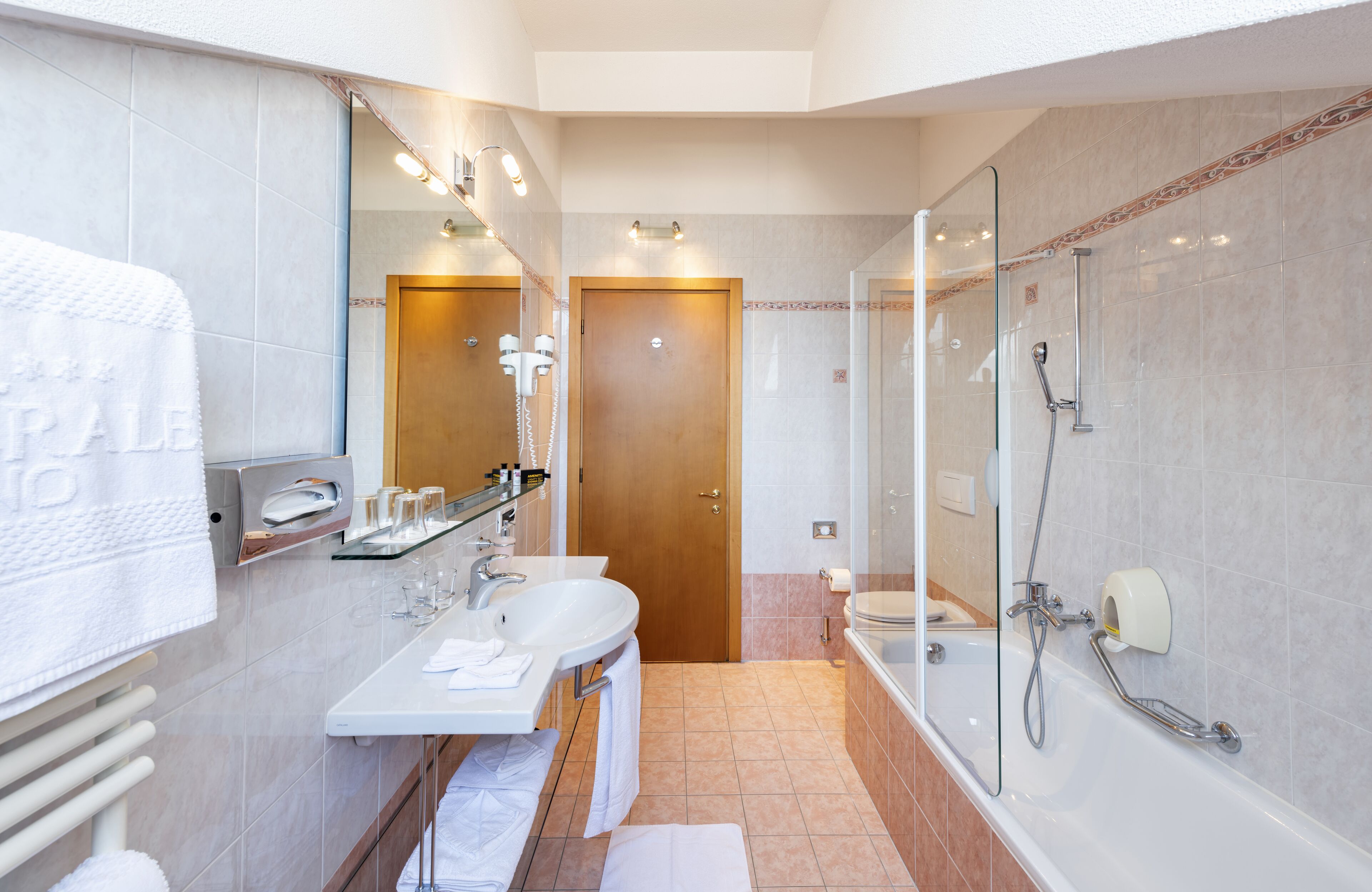 quadruple room | bathroom | free toiletries, hair dryer, towels
