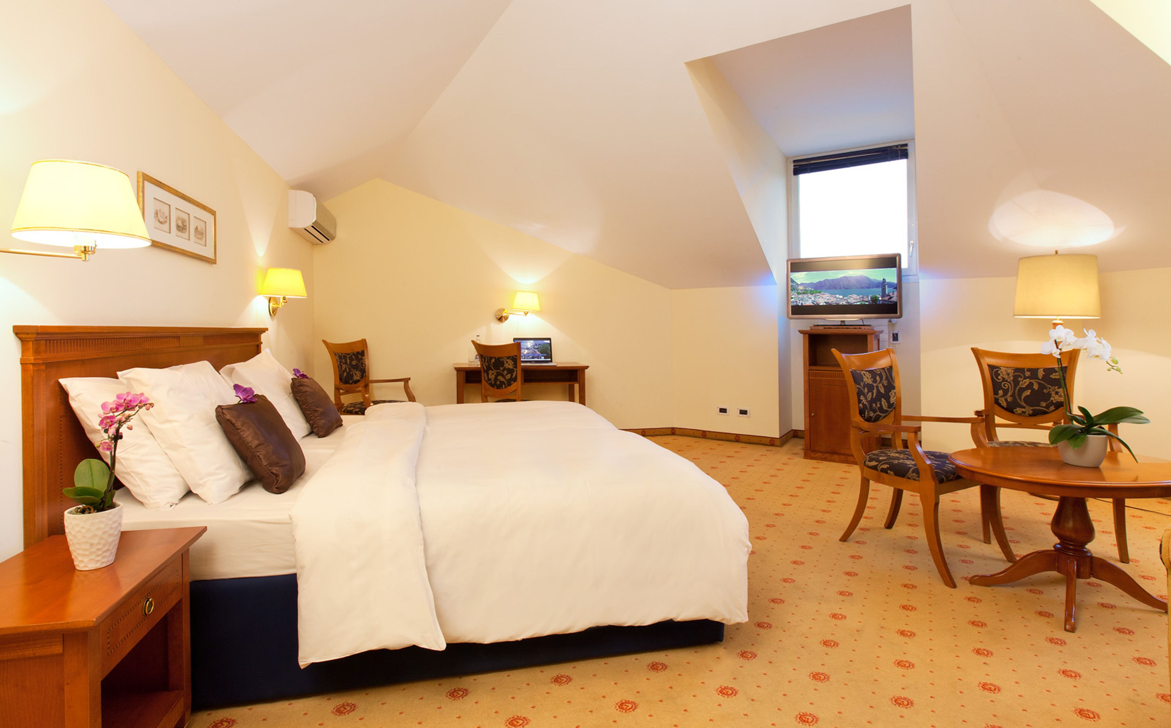 quadruple room | hypo-allergenic bedding, in-room safe, desk, blackout curtains