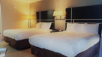 Quarto, 2 camas Queen | Individualmente mobiliados, escrivaninha