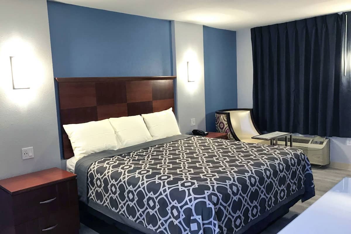 Laptop workspace, iron/ironing board, free WiFi, bed sheets