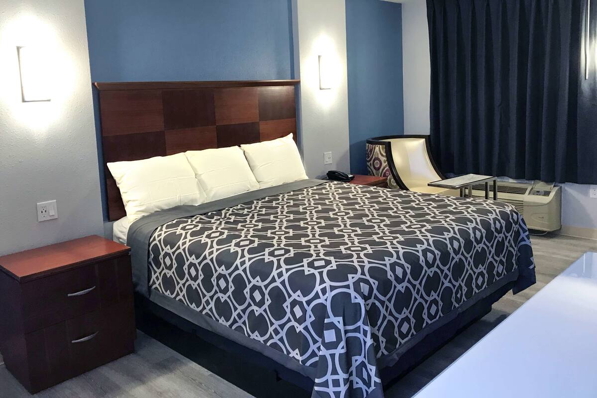 Laptop workspace, iron/ironing board, WiFi (free), alarm clocks