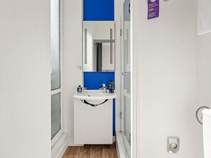Standard Room, 2 Twin Beds | Premium bedding, laptop workspace, blackout drapes, soundproofing - ibis Styles Paris République (Paris)