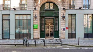 A building with a green entrance, a bicycle parked in front, and a sign for 'Ibis Styles'. - ibis Styles Paris République (Paris)