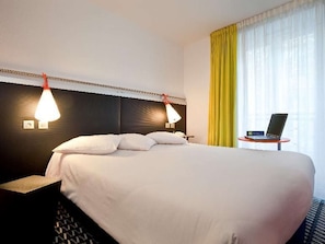 Standard Room, 2 Twin Beds | In-room safe, soundproofing, iron/ironing board, free WiFi