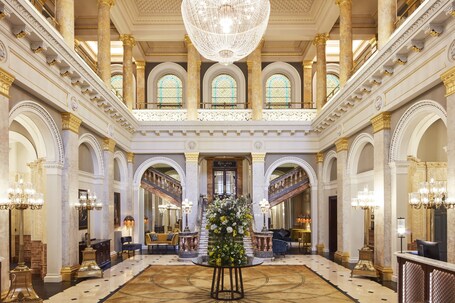 Lobby lounge