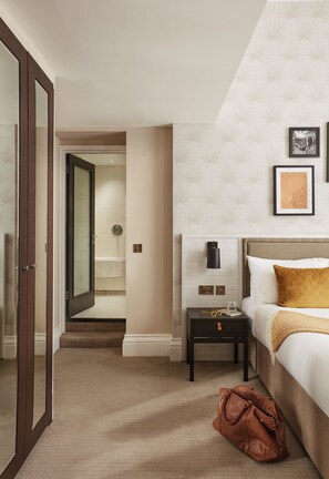 Superior Room, 1 King Bed with Sofa bed | Premium bedding, pillowtop beds, free minibar, in-room safe - The Clermont London, Victoria (London)