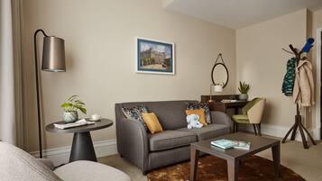 Classic Family Room | Premium bedding, pillowtop beds, free minibar, in-room safe