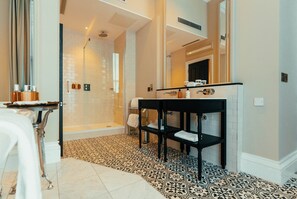 Signature Suite | Bathroom