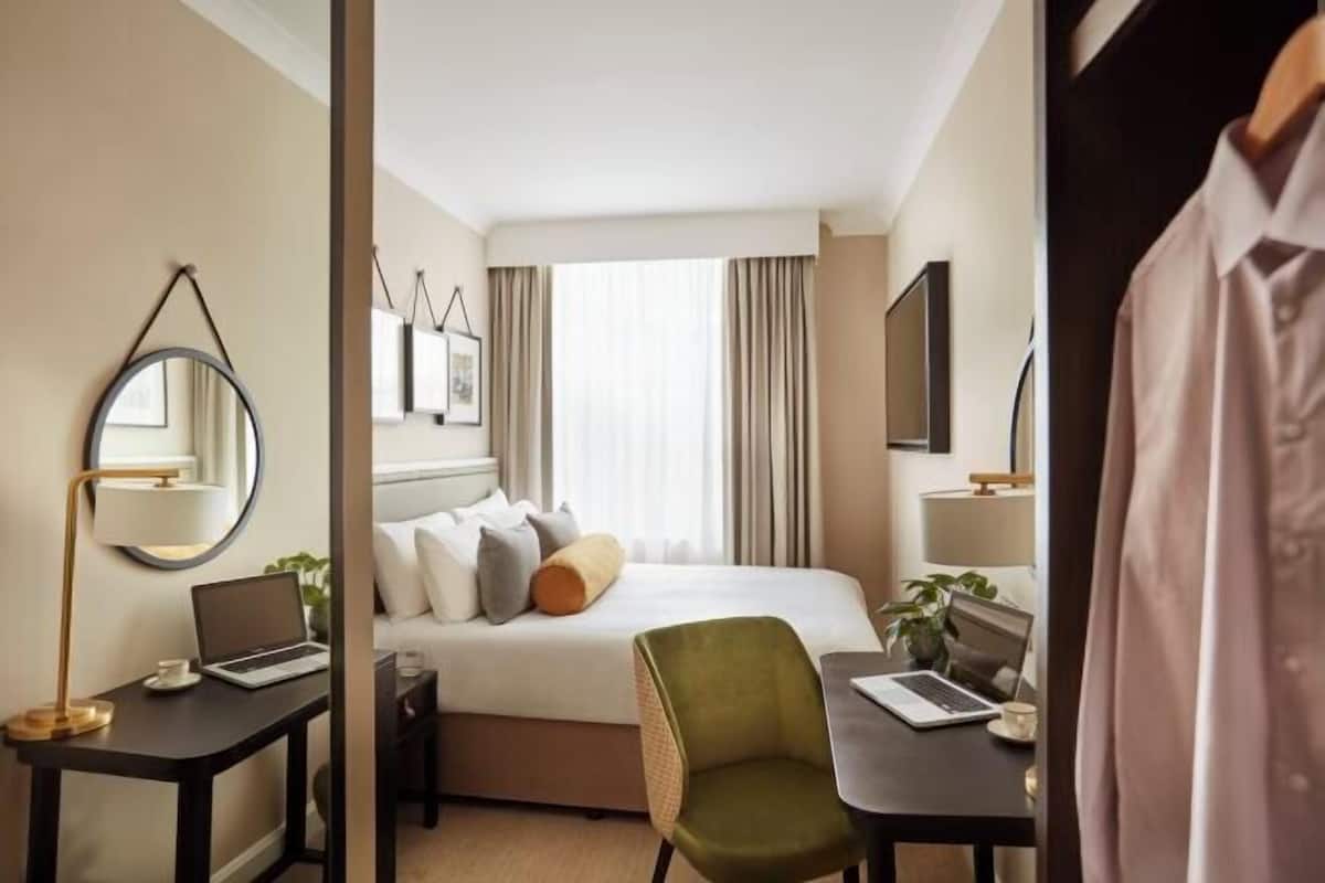 1 chambre, literie de qualité, lit avec matelas à plateau-coussin