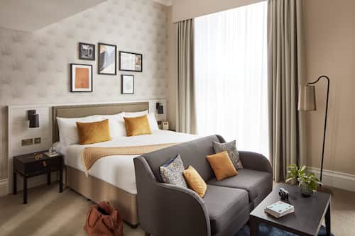 Quarto superior, 1 cama King e sofá-cama | Roupas de cama premium, camas com colchões pillow-top