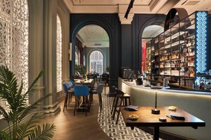 2 restaurants, breakfast, lunch served; local and international cuisine