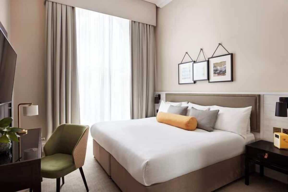 1 chambre, literie de qualité, lit avec matelas à plateau-coussin