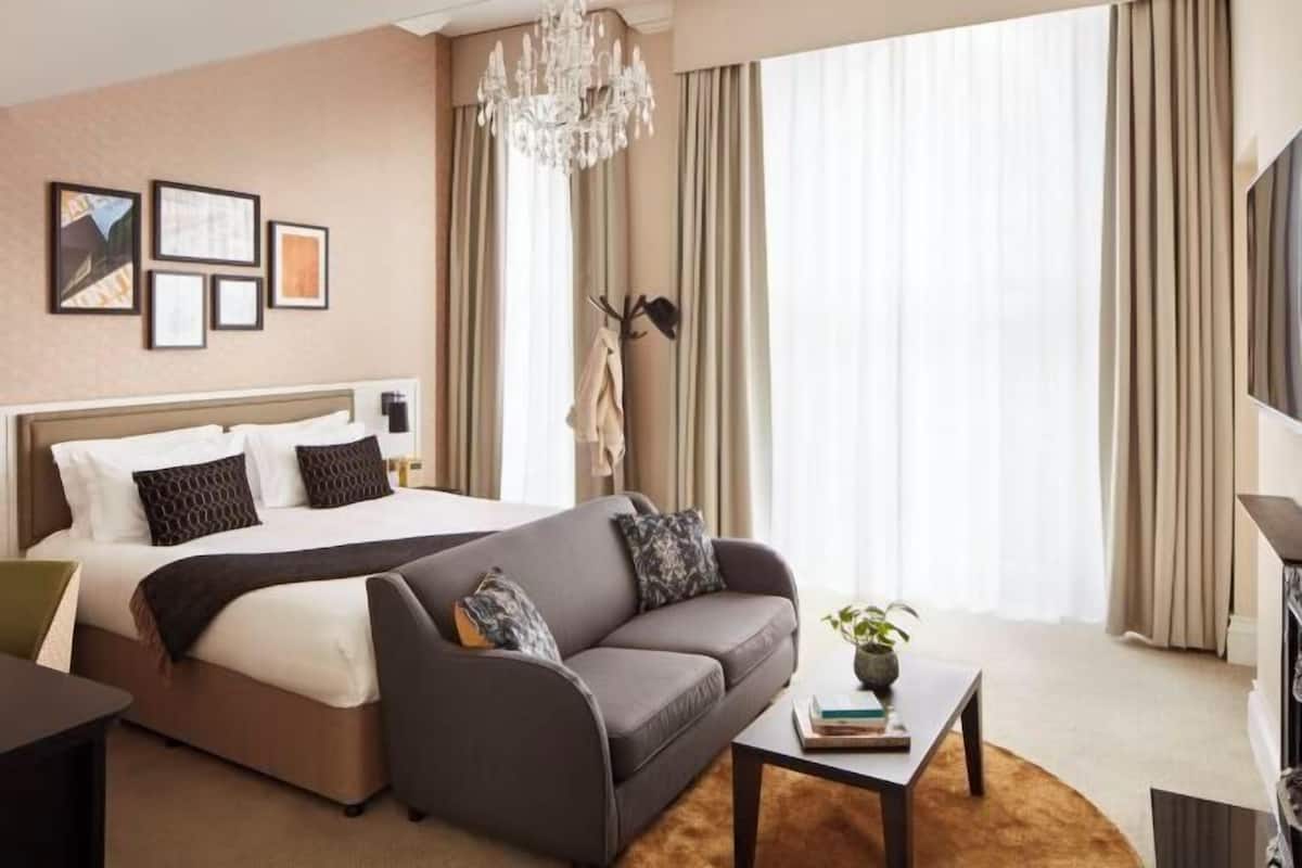 1 chambre, literie de qualité, lit avec matelas à plateau-coussin