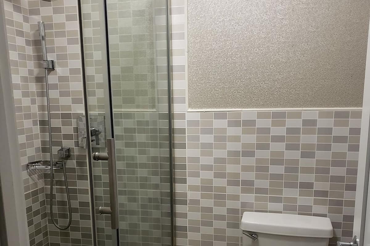 Shower, free toiletries, hair dryer, towels