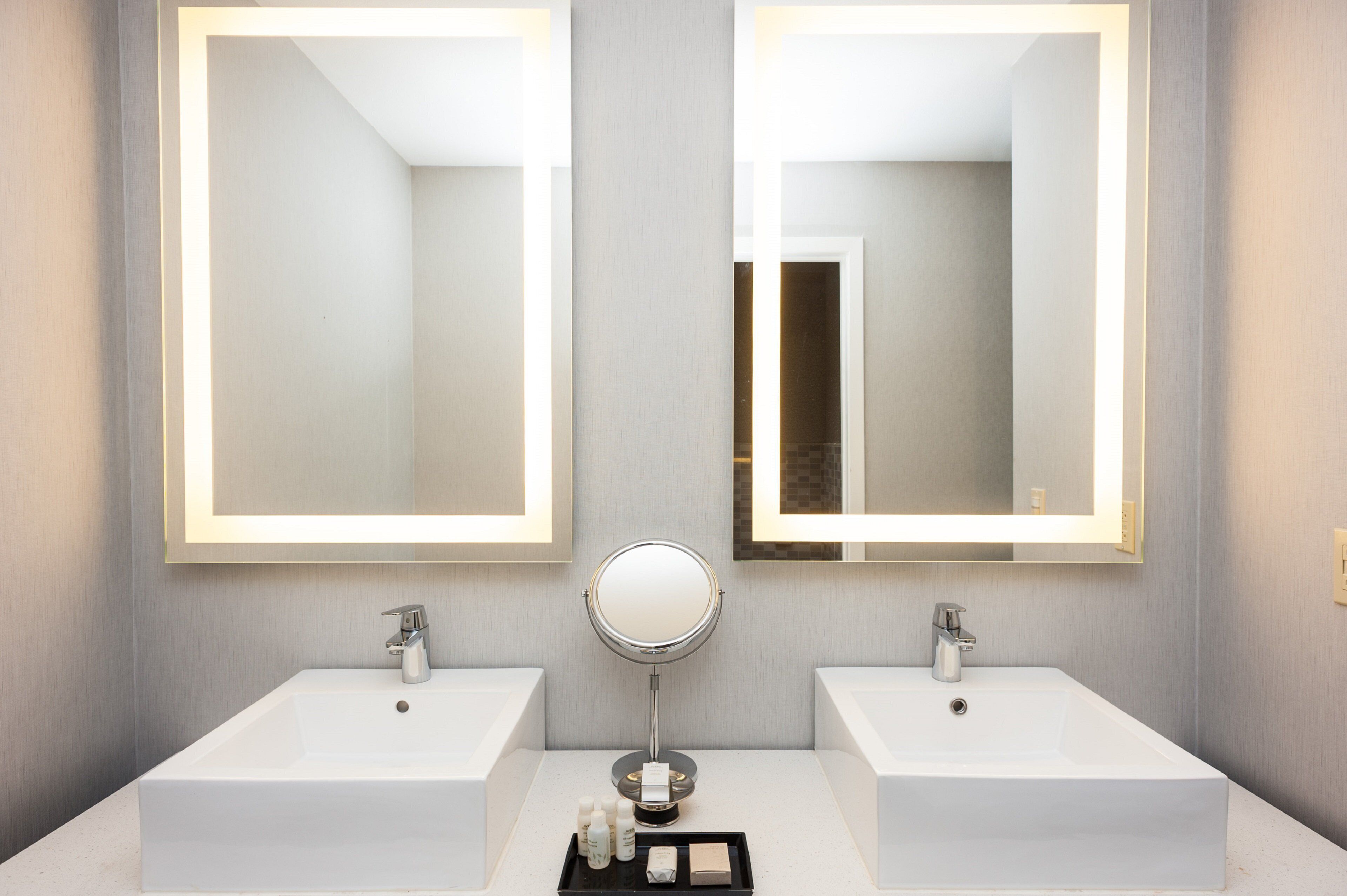 Douche, articles de toilette (gratuits), séchoir à cheveux