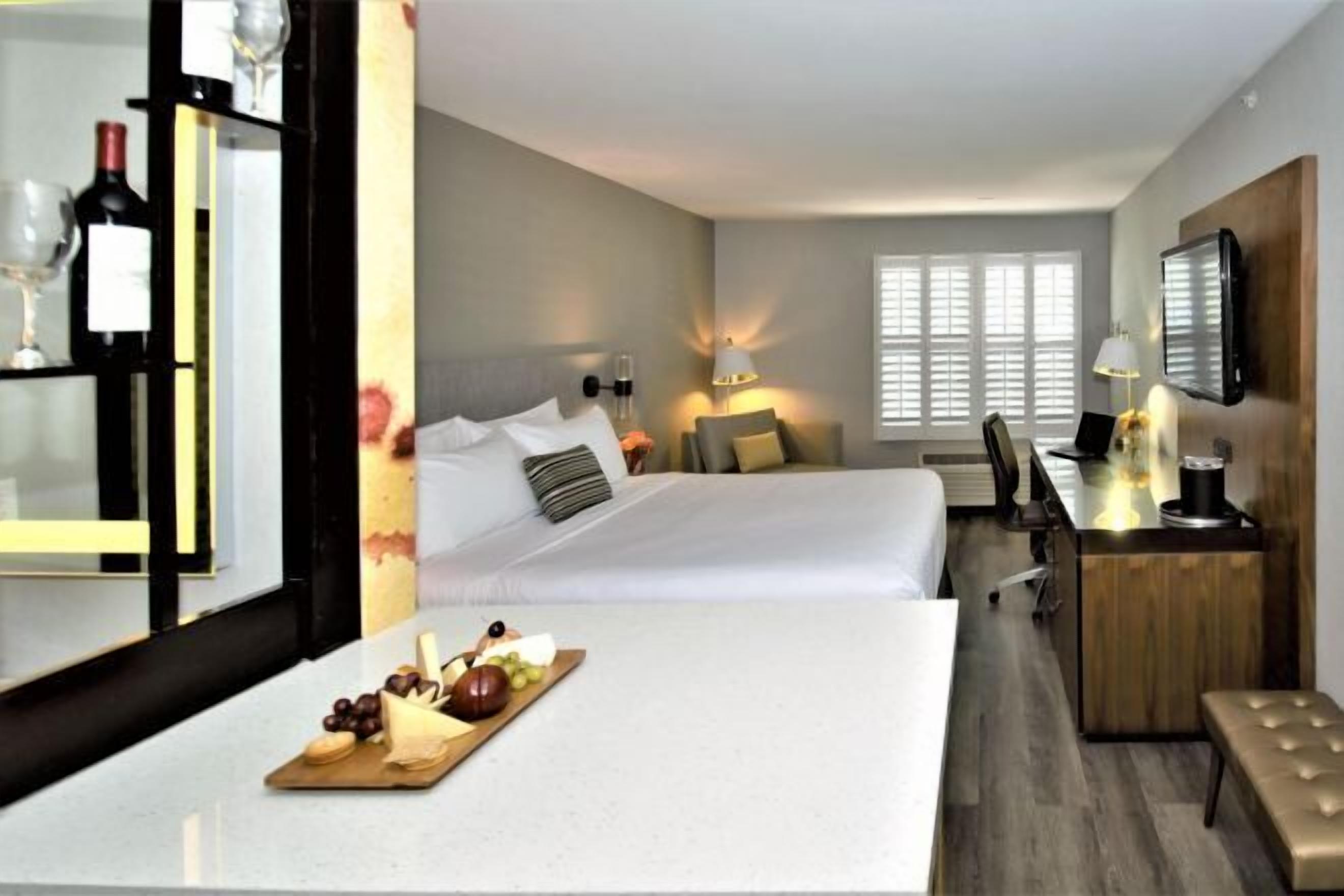 1 bedroom, premium bedding, in-room safe, desk