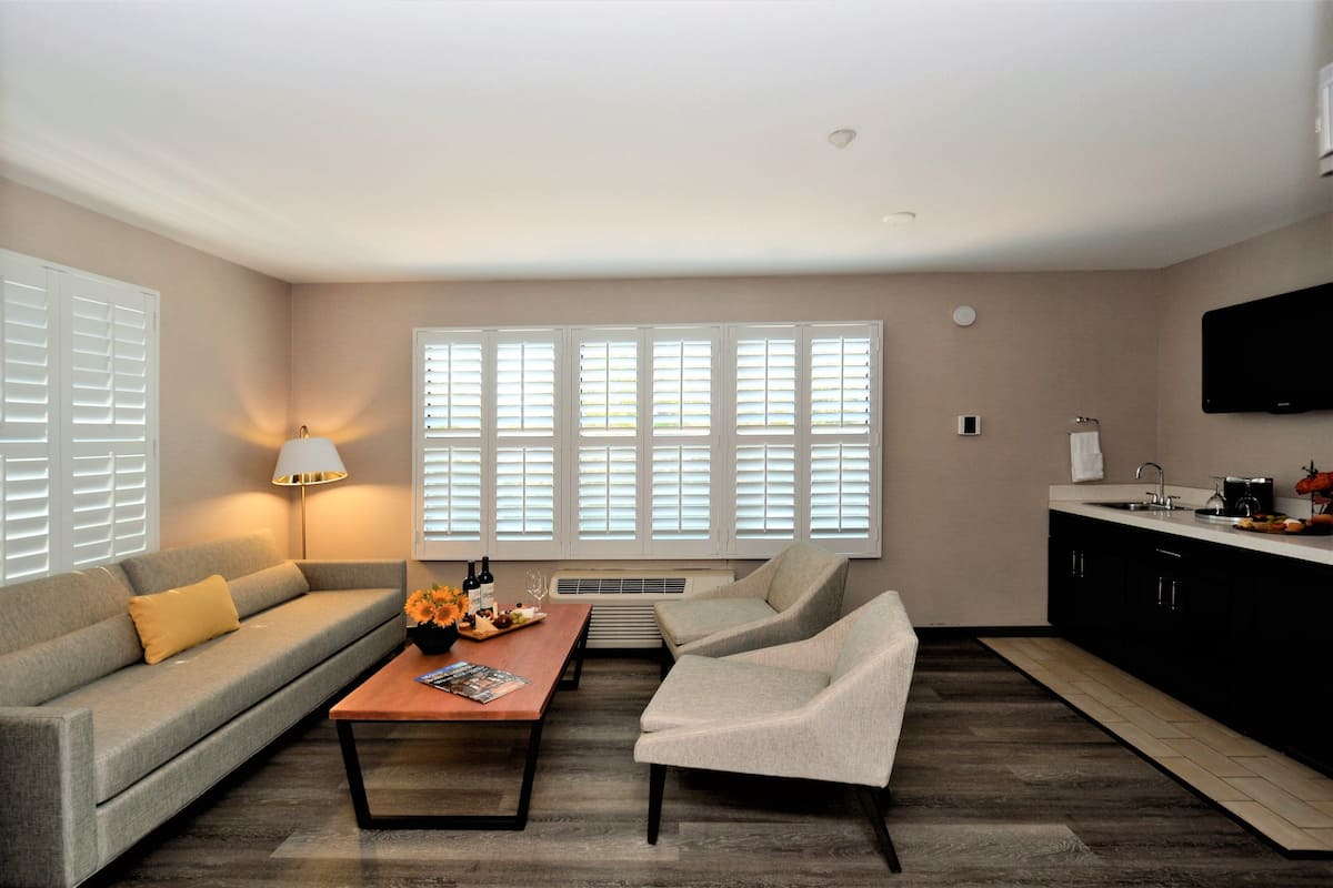 1 bedroom, premium bedding, in-room safe, desk