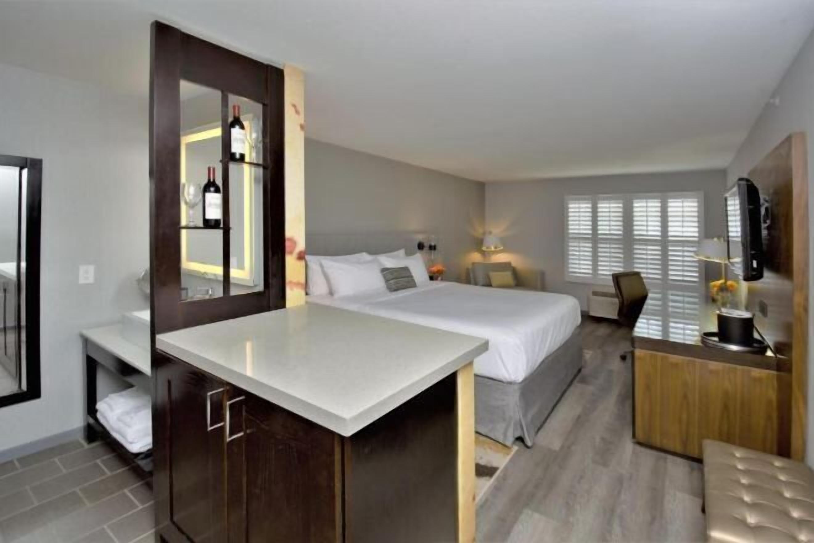 1 bedroom, premium bedding, in-room safe, desk