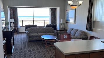 Executive suite, 1 kingsize bed met slaapbank, uitzicht op oceaan | Kameruitzicht