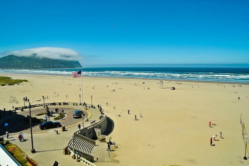 Promenade Inn & Suites Oceanfront