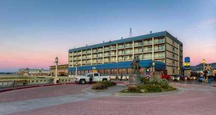 Promenade Inn & Suites Oceanfront