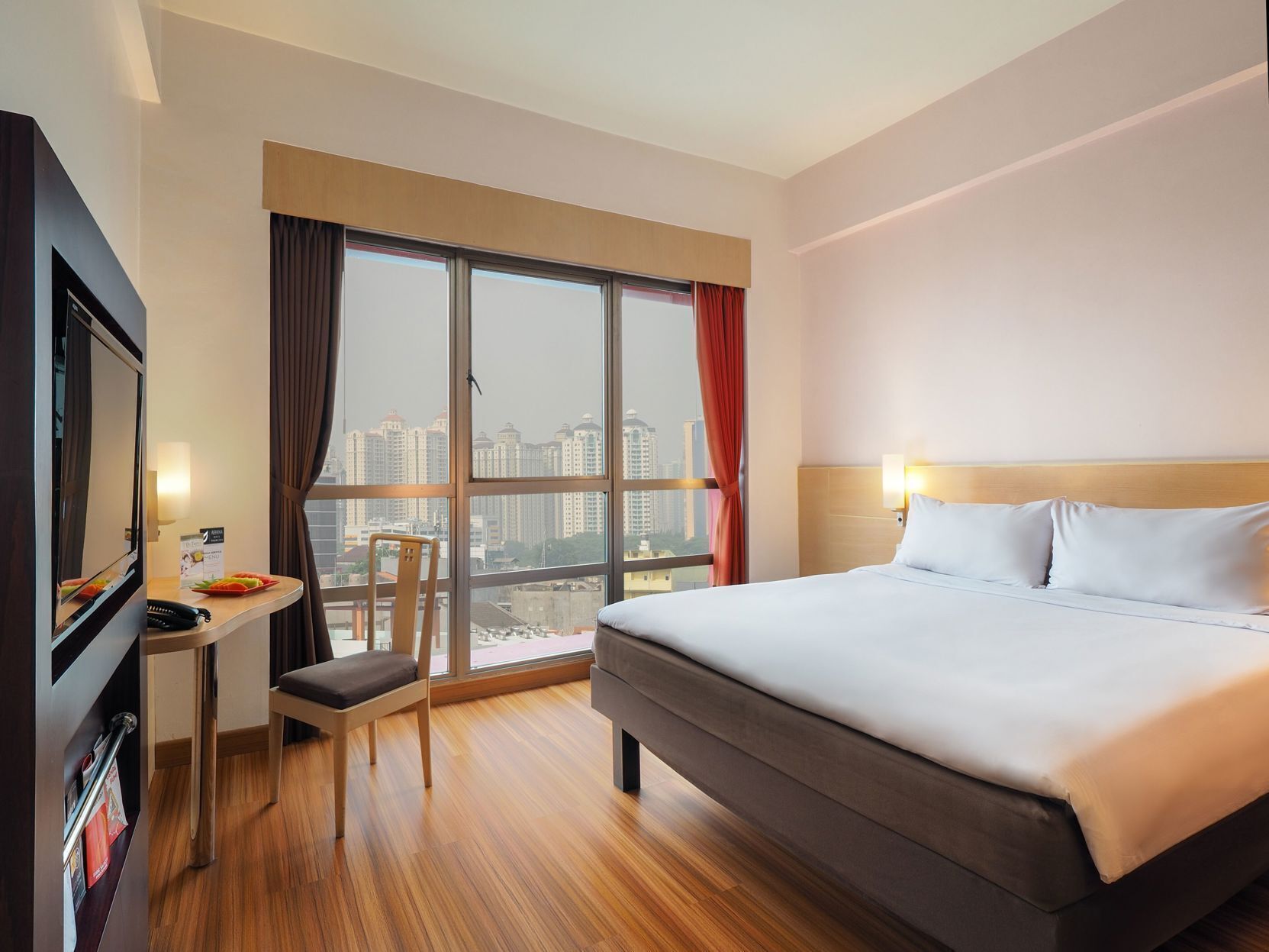 Artículos del minibar gratis y escritorio 