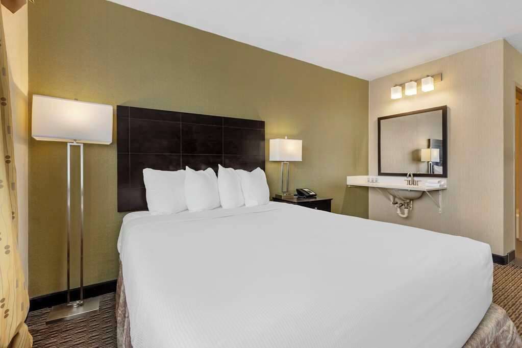 Premium bedding, pillow-top beds, individually furnished, desk