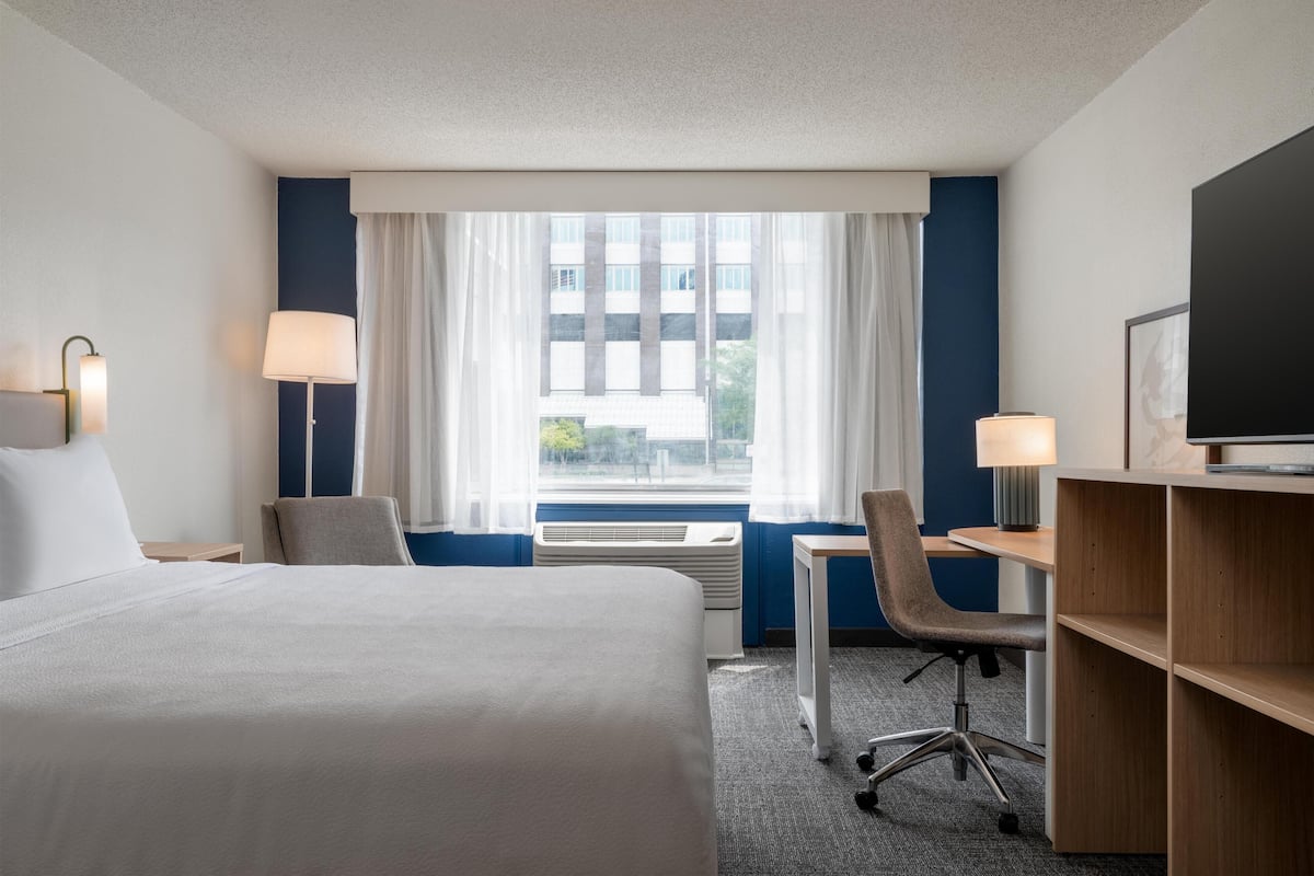 Room, 1 King Bed | Premium bedding, pillowtop beds, desk, blackout drapes